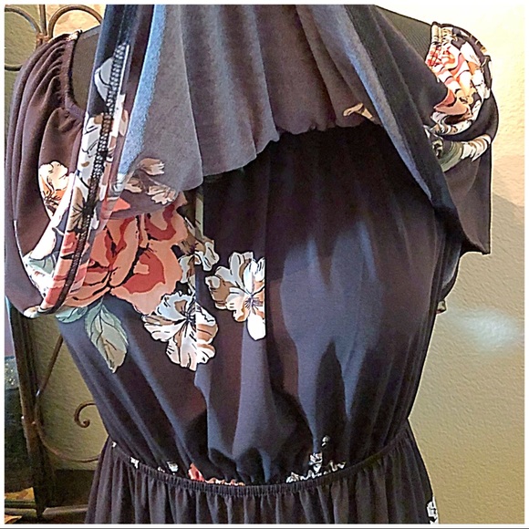 🍂Pretty On/Off the Shoulder Floral Print Dress🍂 - Picture 6 of 7