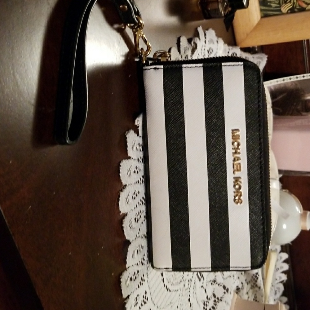 Michael Kors wallet/phone holder