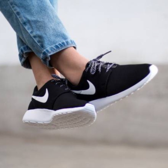 womens nike roshe one black and white