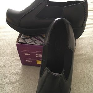 SFC.. woman's work shoes. Size 10