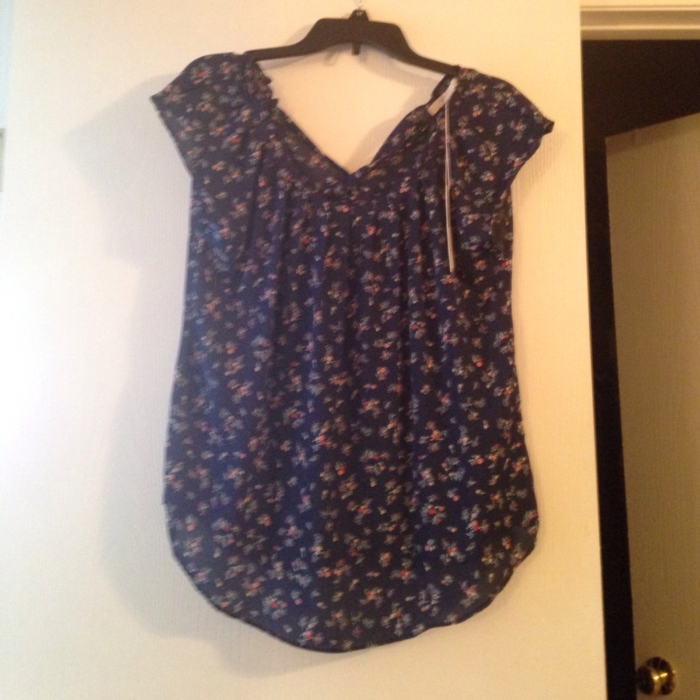 Woman LC Lauren Conrad Pleated top