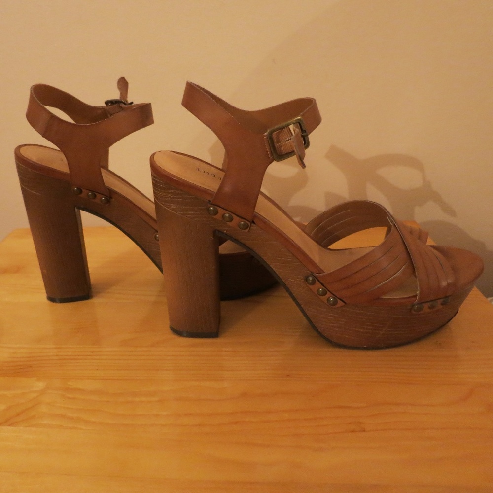 ‼️FINAL CHANCE ‼️ Chunky fake wooden heels