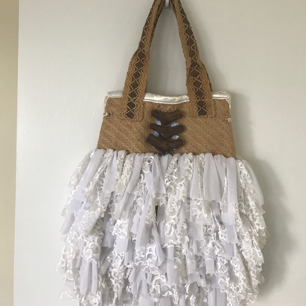 ONE OF A KIND HANDMADE NATURAL BAG. XL. WHITE.