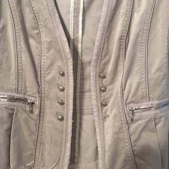 Dove gray jacket. - Picture 3 of 7