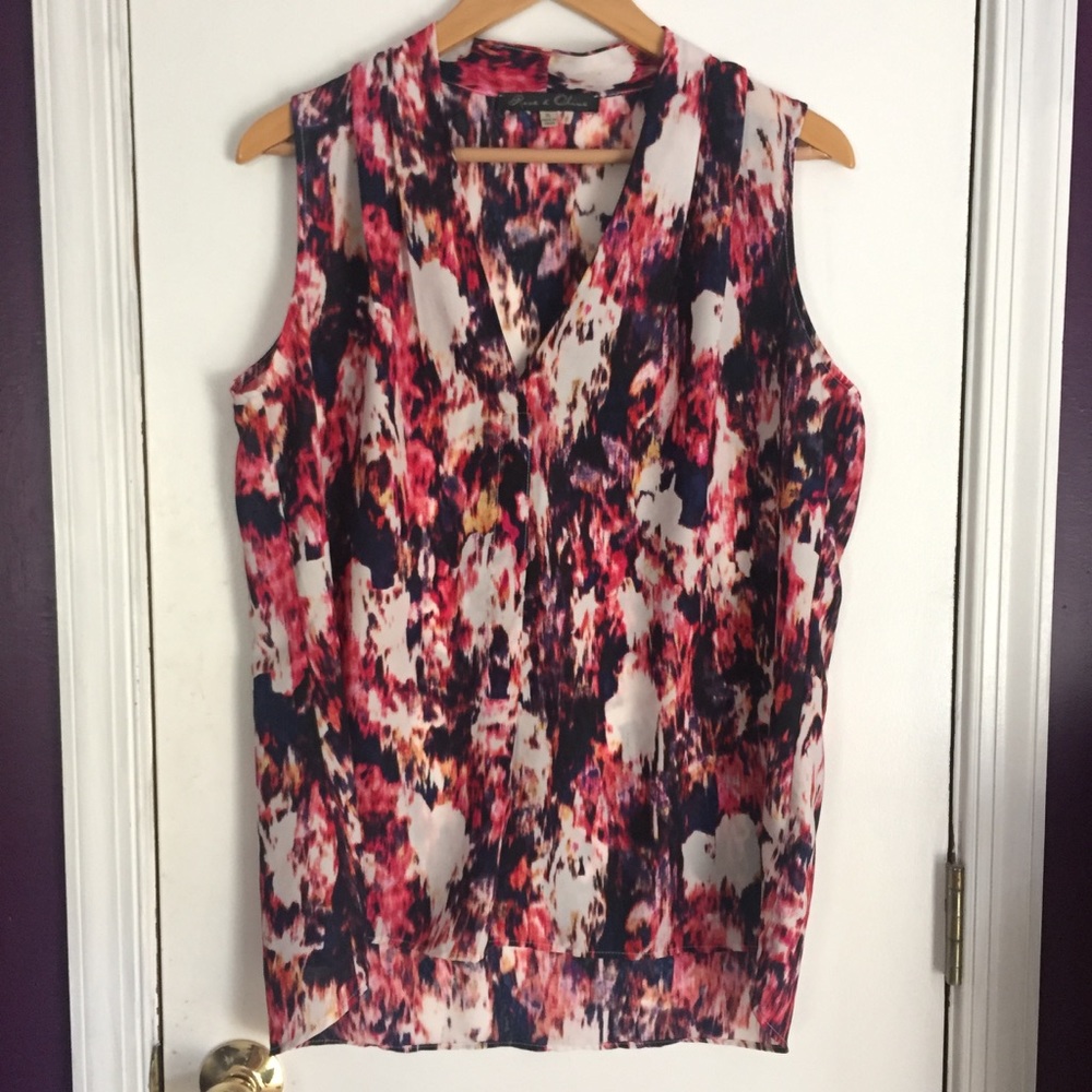 EUC Abstract Print V-Neck Sleeveless Blouse