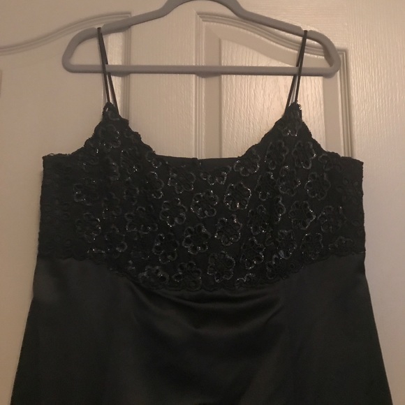 Formal dress - Picture 2 of 3