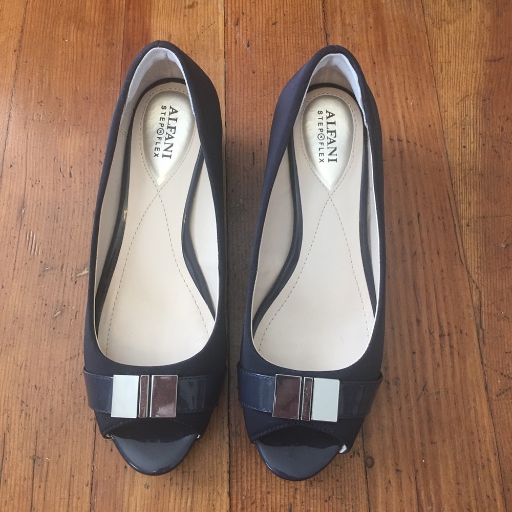 Alfani wedge pumps, 8W