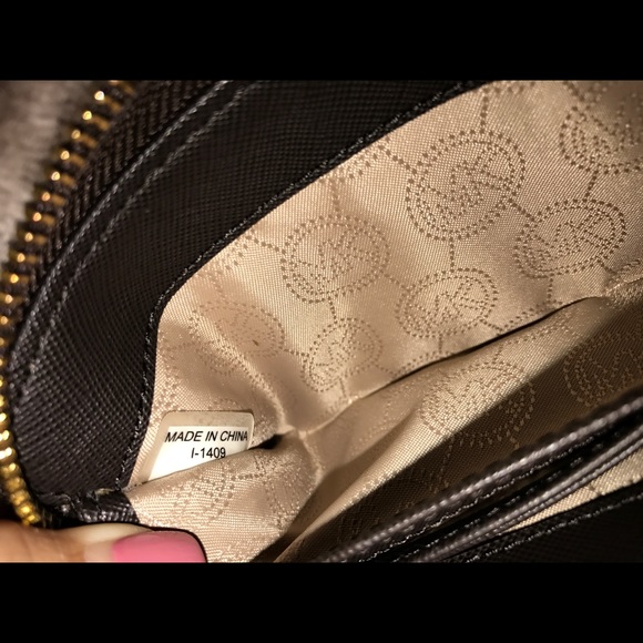 Authentic Mk wallet! - Picture 4 of 4