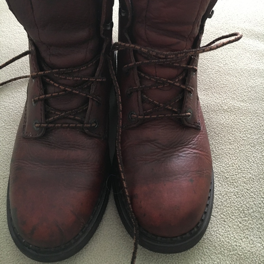 Woman's RED Wings, size 10 work boots