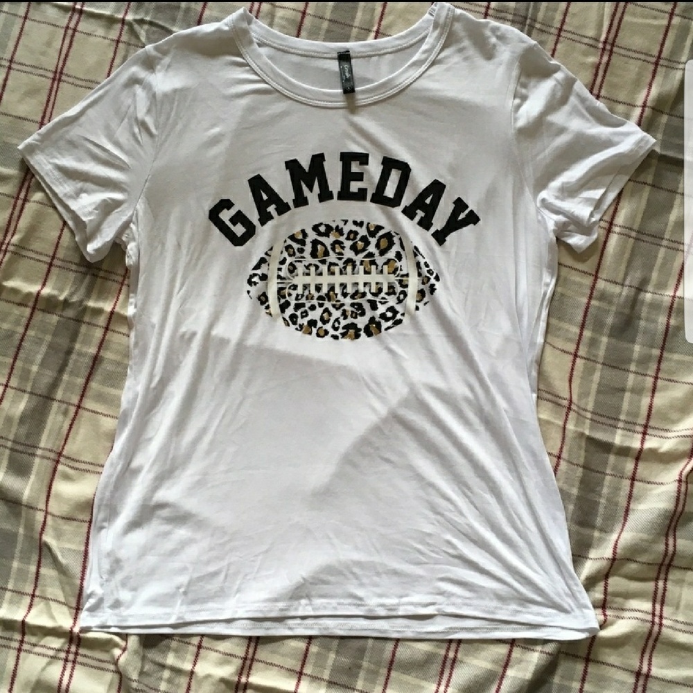 ONE LEFT! ๐HP๐Gameday White Leopard Tee - Picture 2 of 4