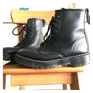 Vegetarian/vegan UK 8 eye ankle boots, like new!