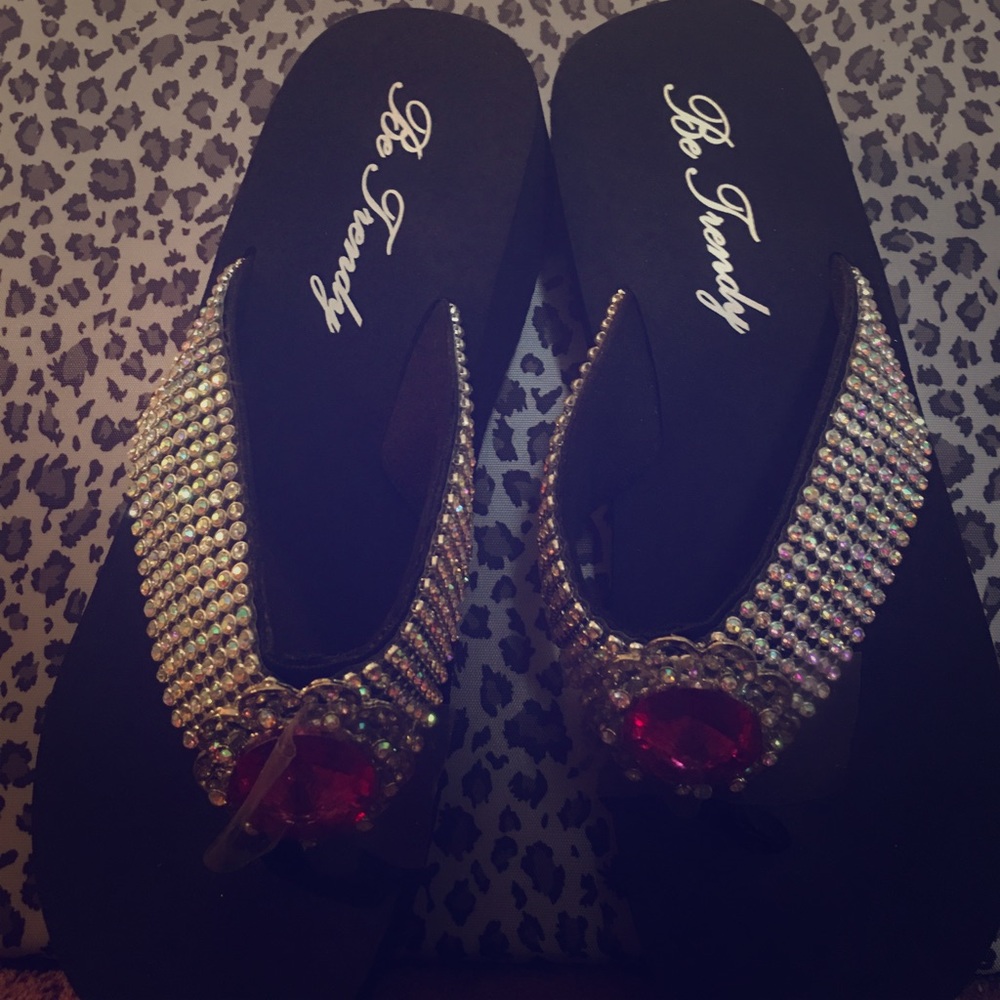 Be Trendy Rhinestoned Sandel