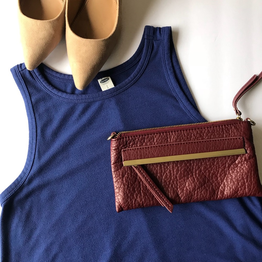 ✨ Cranberry Convertible Clutch