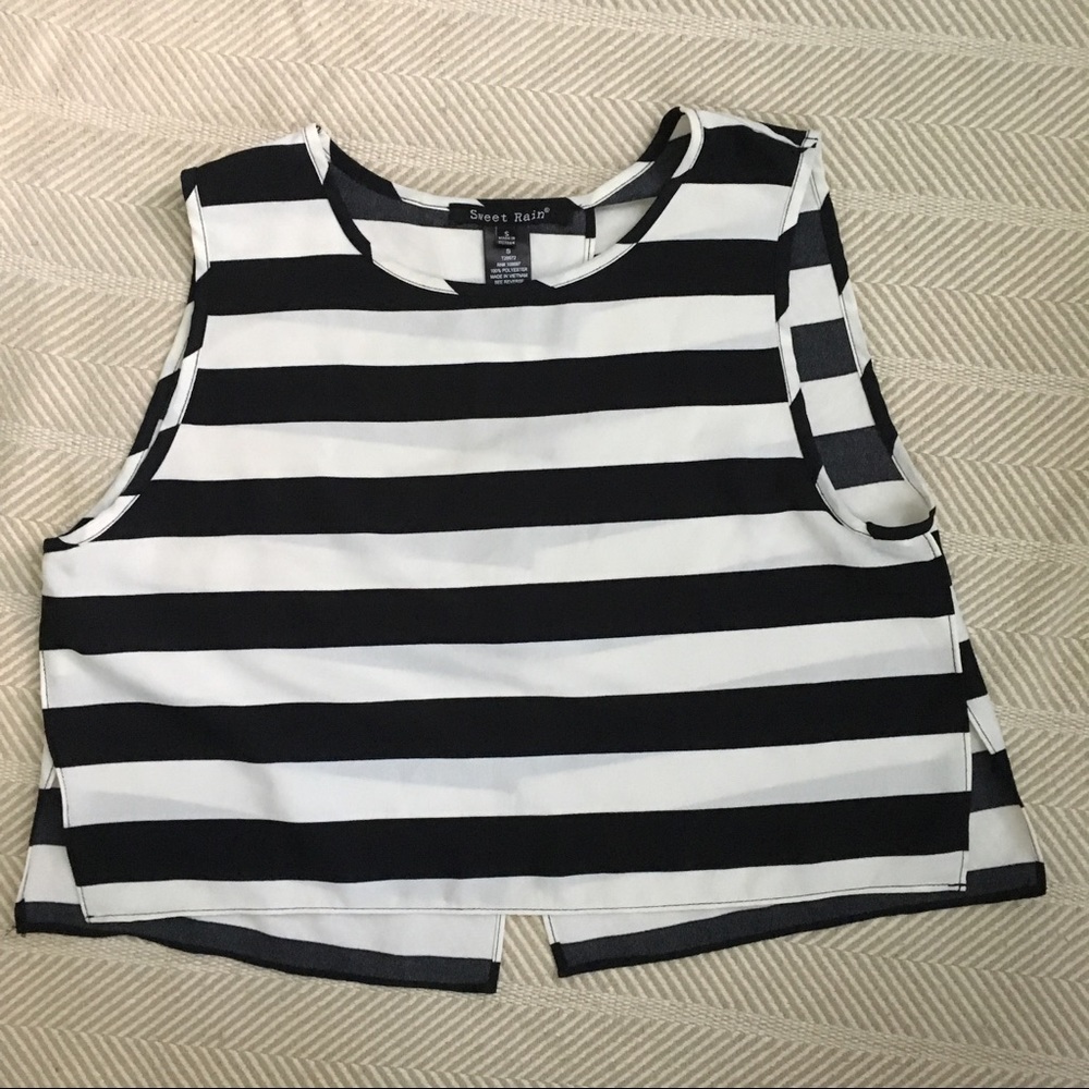 Black/white striped crop top