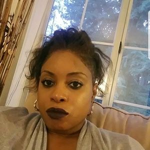 Meet your Posher, Shamika