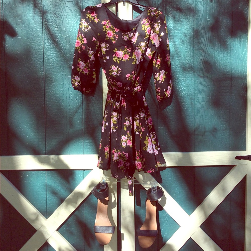 Floral dress w/ black sandals