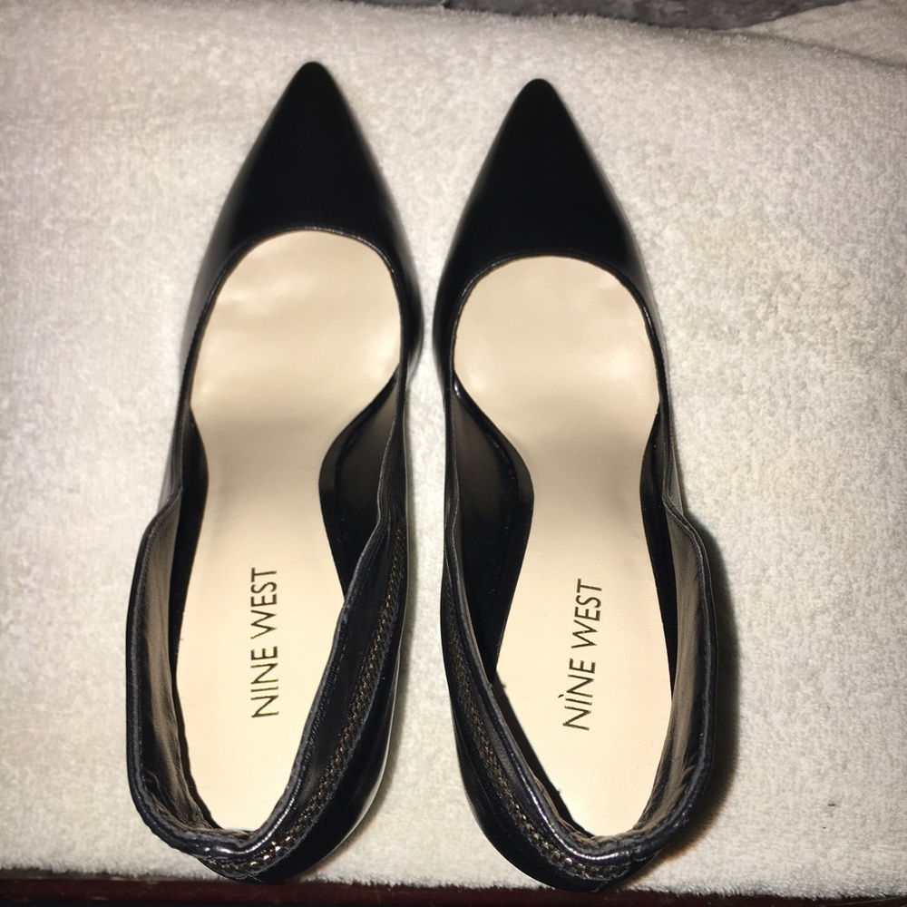 Nine West size 7.5 (FeLycia) apx 4" heels like new