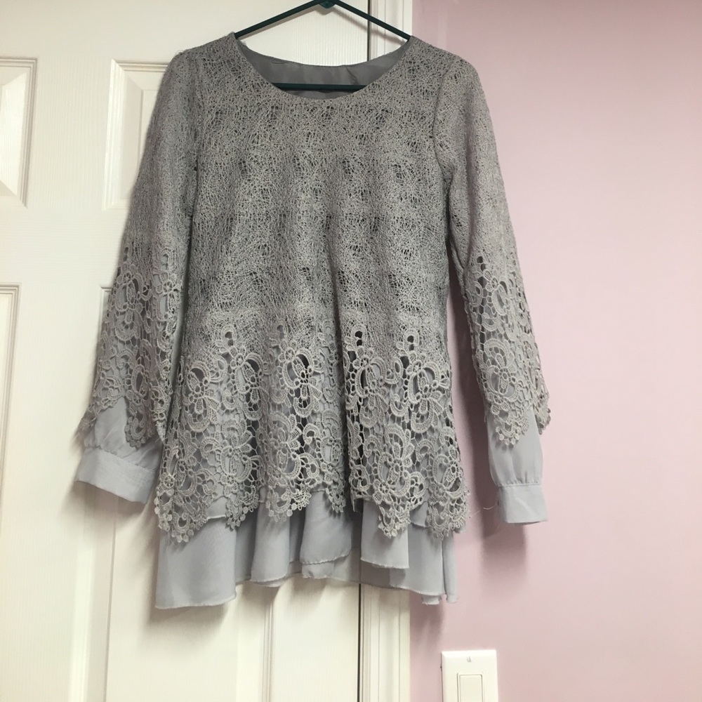 Gray swing sleeve shirt