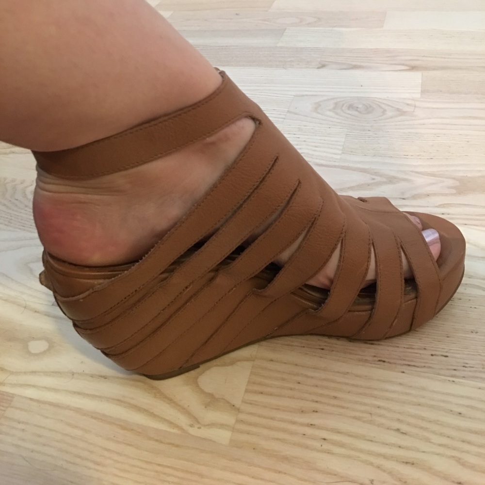 MUST GO! Tan leather strappy wedges