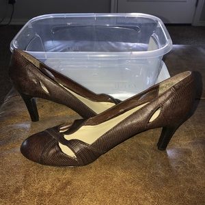 Brown texture heels