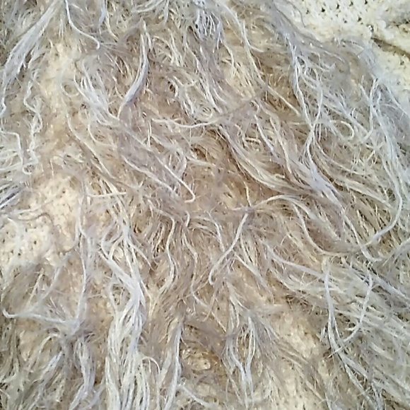 Listicle size Medium Cream Vest - Picture 2 of 3