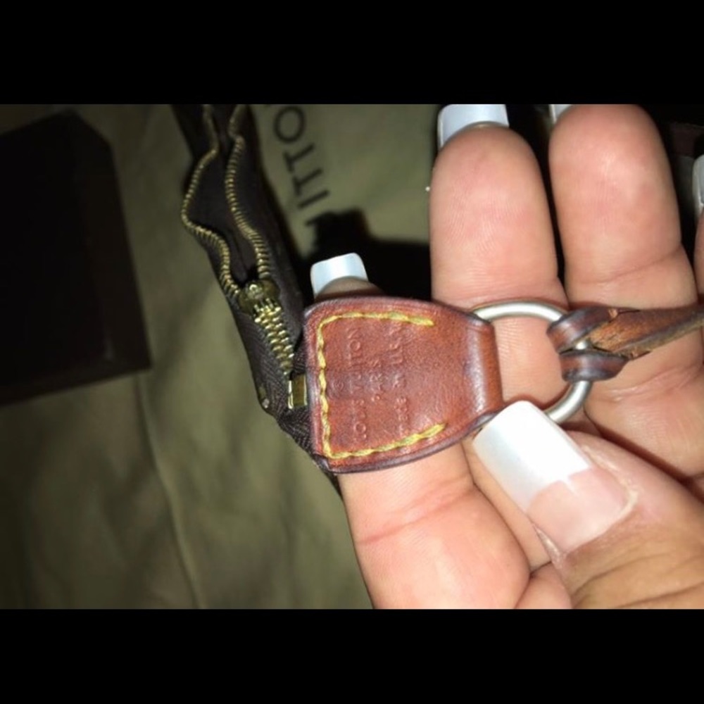 Authentic Louis Vuitton - Picture 2 of 3