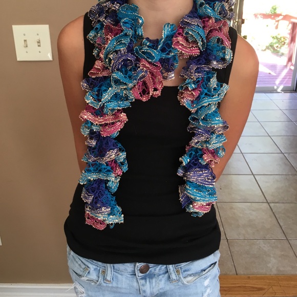 Multicolored scrunchy scarf - Picture 1 of 4