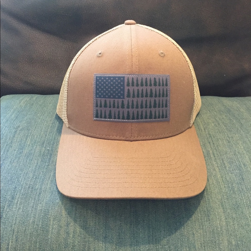 Columbia Flex Fit trucker hat.