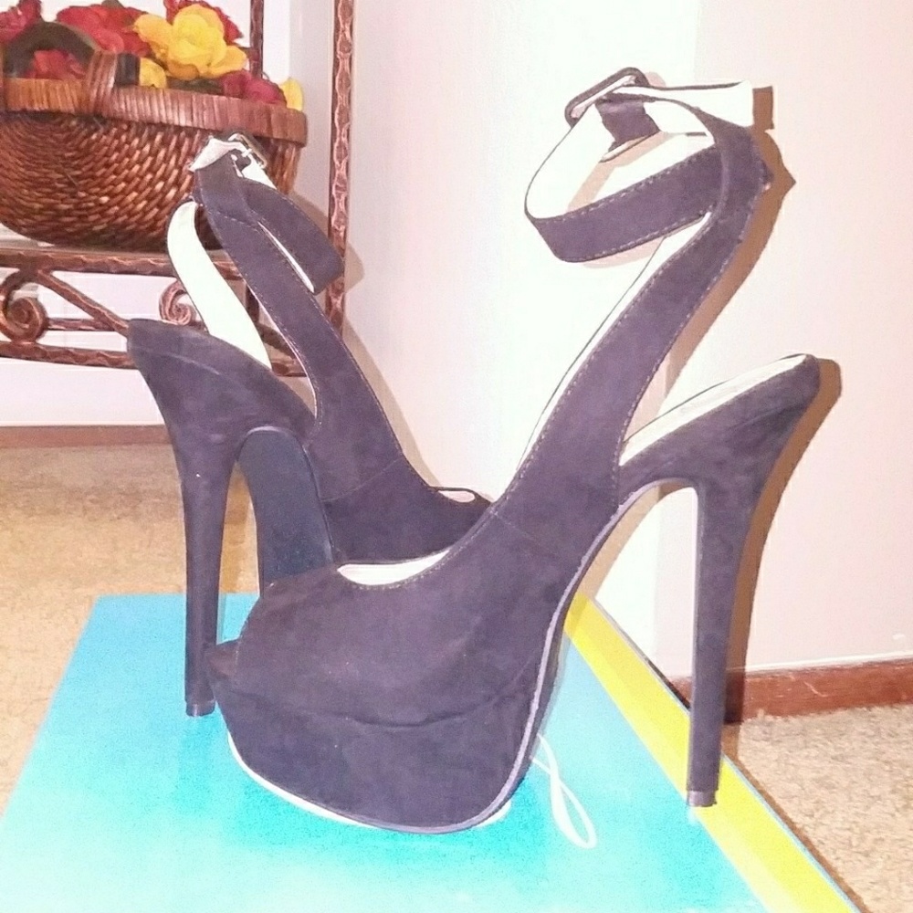 A Pair Of Gorgeous Heels! Only Worn Once!