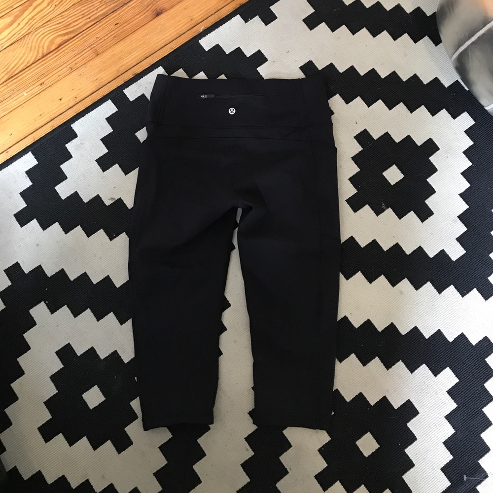 Lululemon crop workout pants. Only worn once.