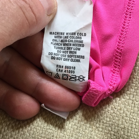 Girls Under Armour Heat Gear Top. - Picture 4 of 5