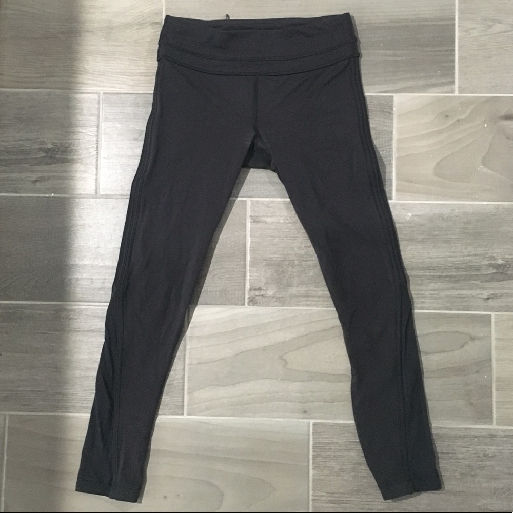 LULULEMON LEGGING SIZE 4