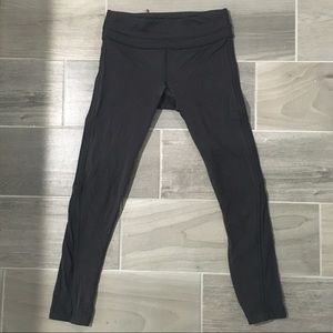 LULULEMON LEGGING SIZE 4