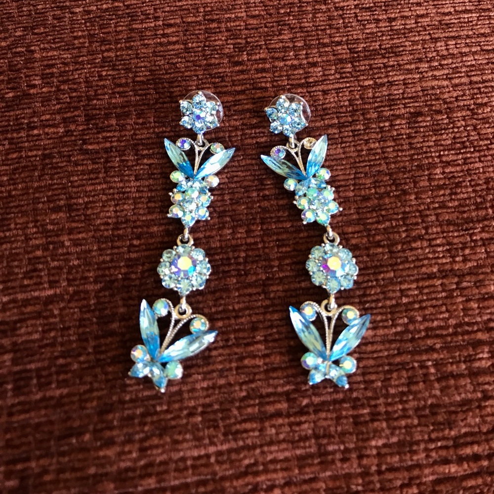 Earrings with blue gems