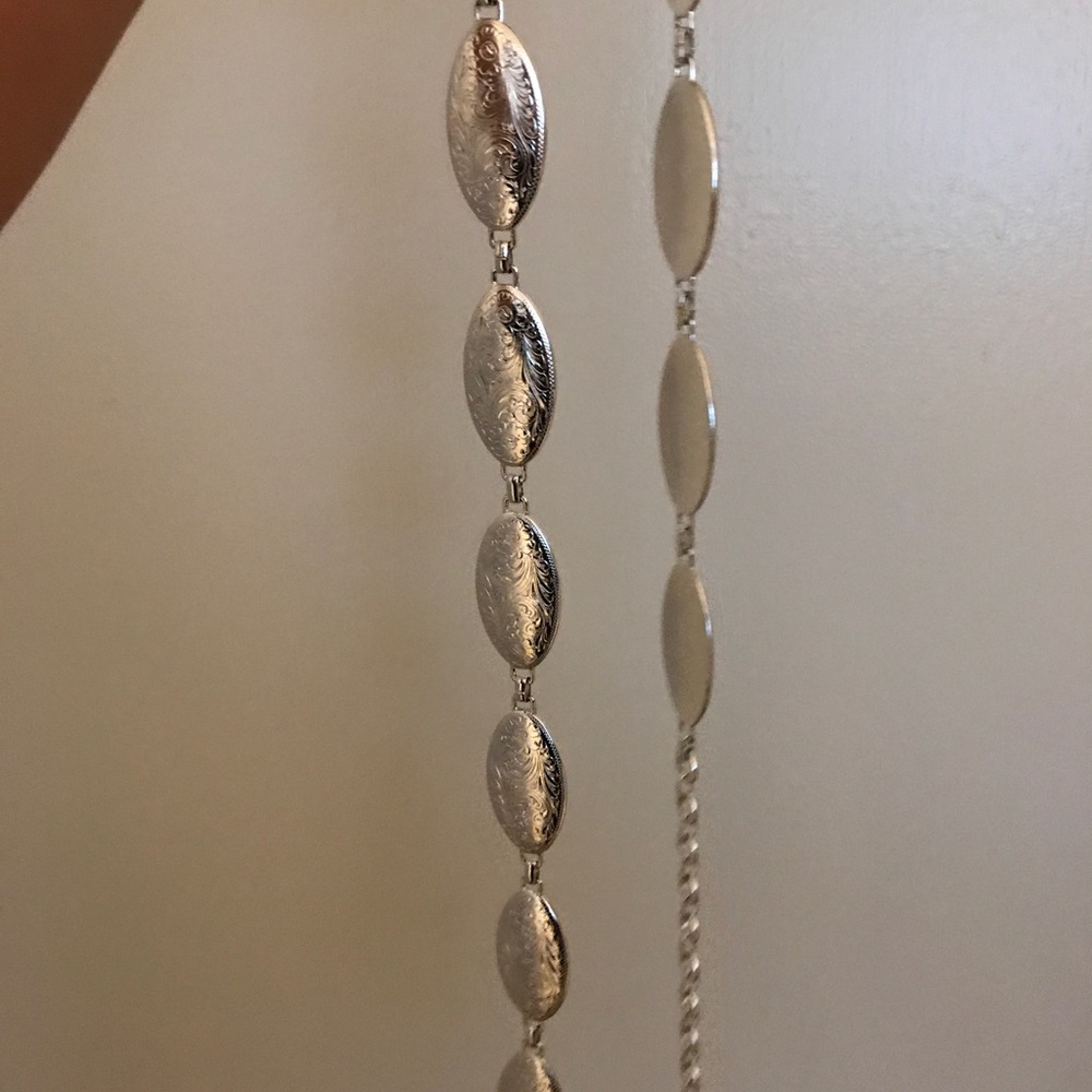 Metal chain medallion waist woman's belt