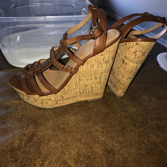 Platform sandal wedges. Worn only once. - Picture 4 of 4