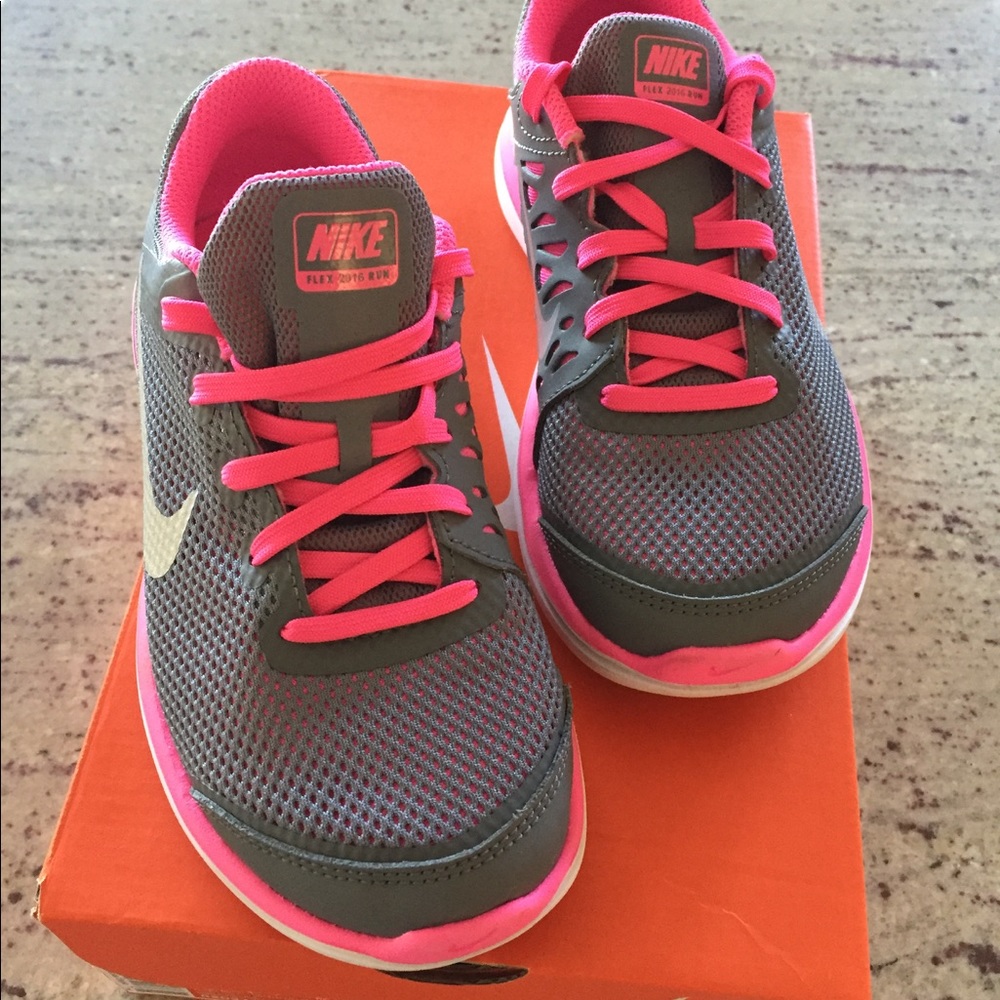 🔥SALE🔥Nike Girls Sneakers Size 2