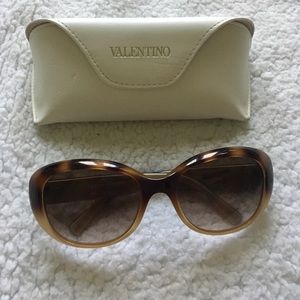 Gorgeous Tortoise Shell VALENTINO Sunglasses 🕶