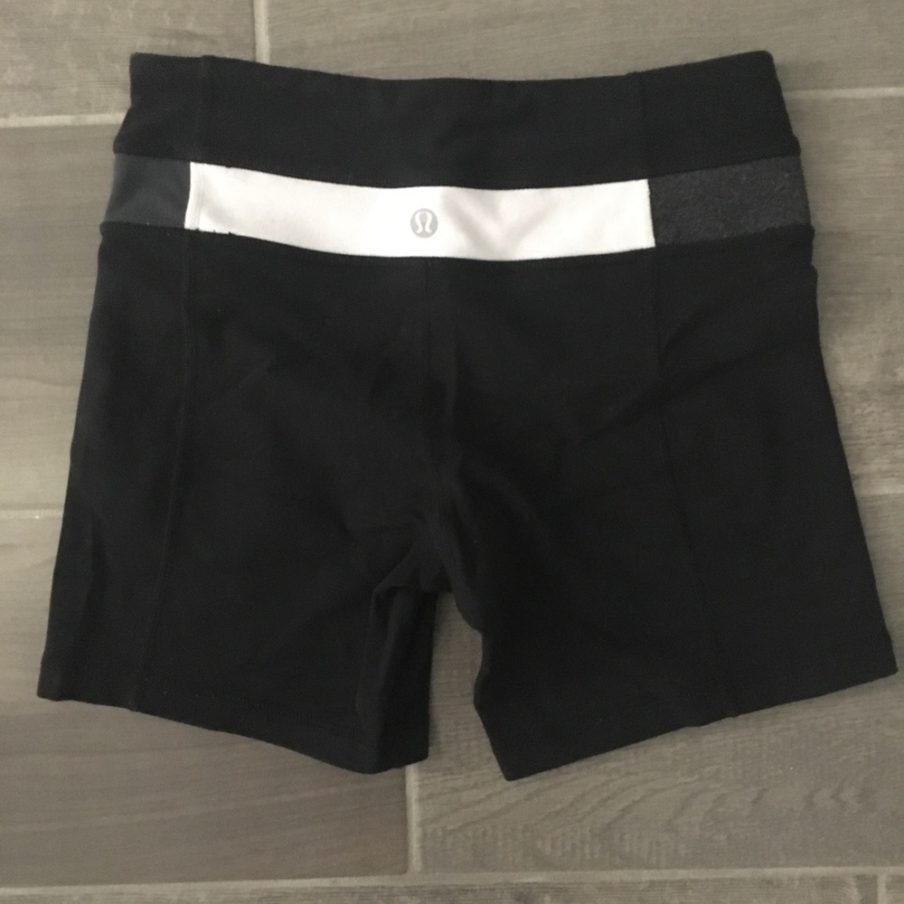 LULULEMON SHORT SIZE 2