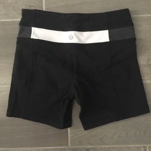 LULULEMON SHORT SIZE 2