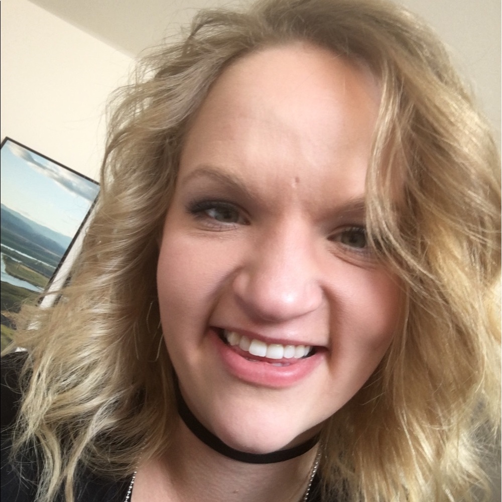 Meet your Posher, Alicia