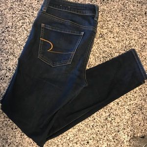 Size 4. American Eagle dark wash jegging