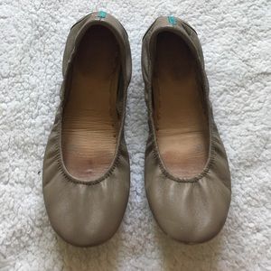 TIEKS Size 9 Taupe Flats Used Condition