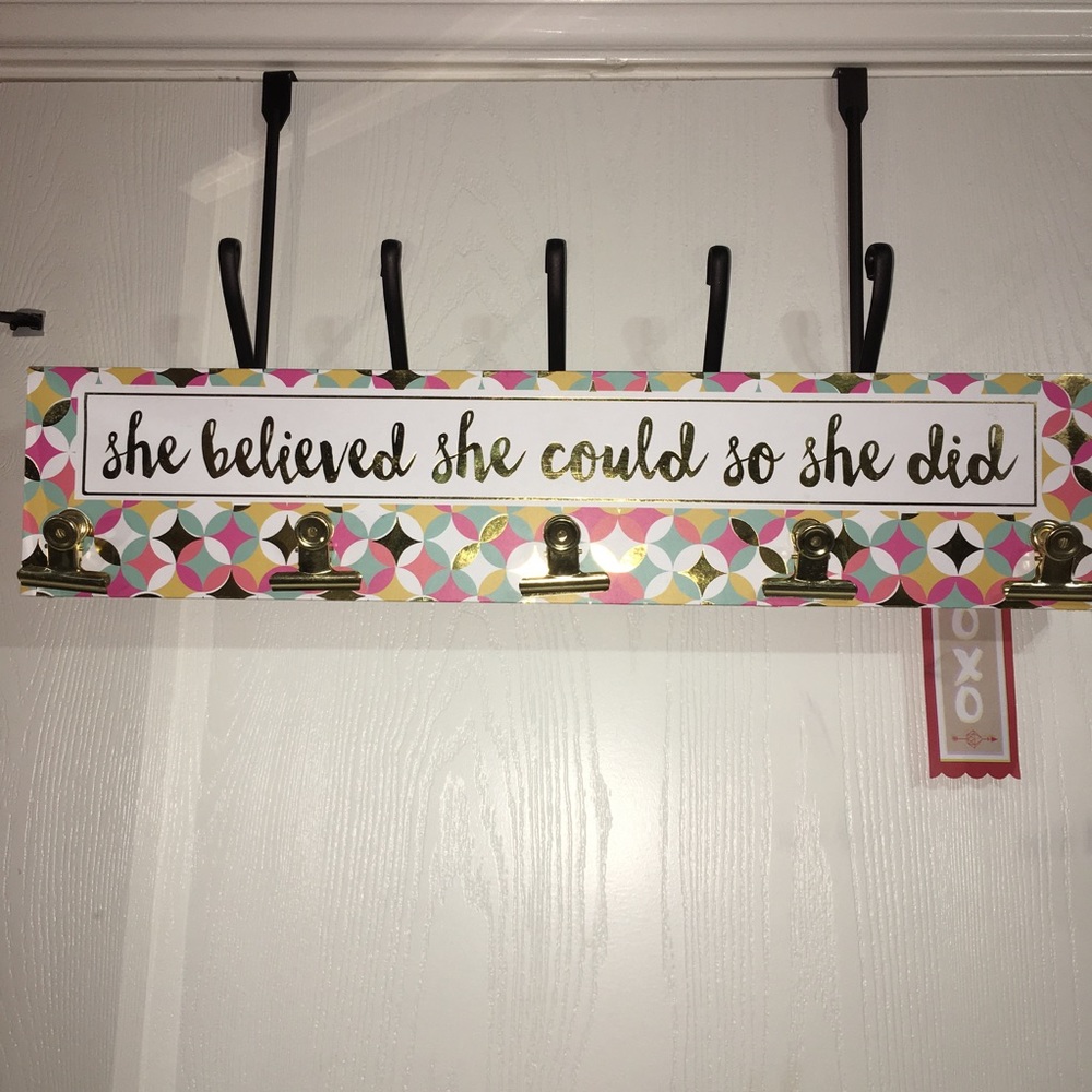 🆕She believed she could wall decor with 5 clips