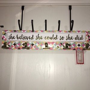 🆕She believed she could wall decor with 5 clips