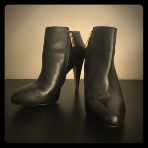 Banana Republic Tilia Bootie size 10
