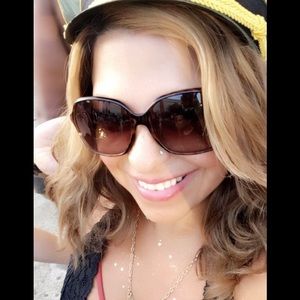 Meet your Posher, Evette