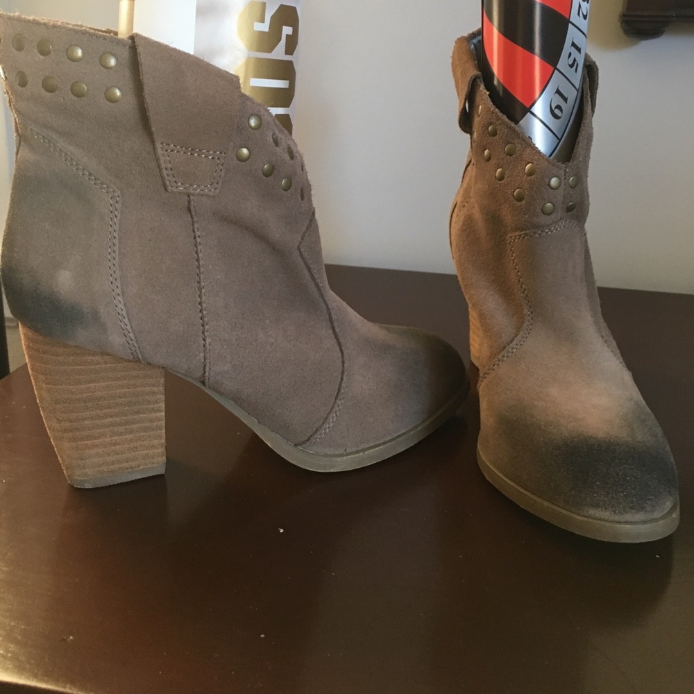 New Size 6.5 Steve Madden suede distressed booties