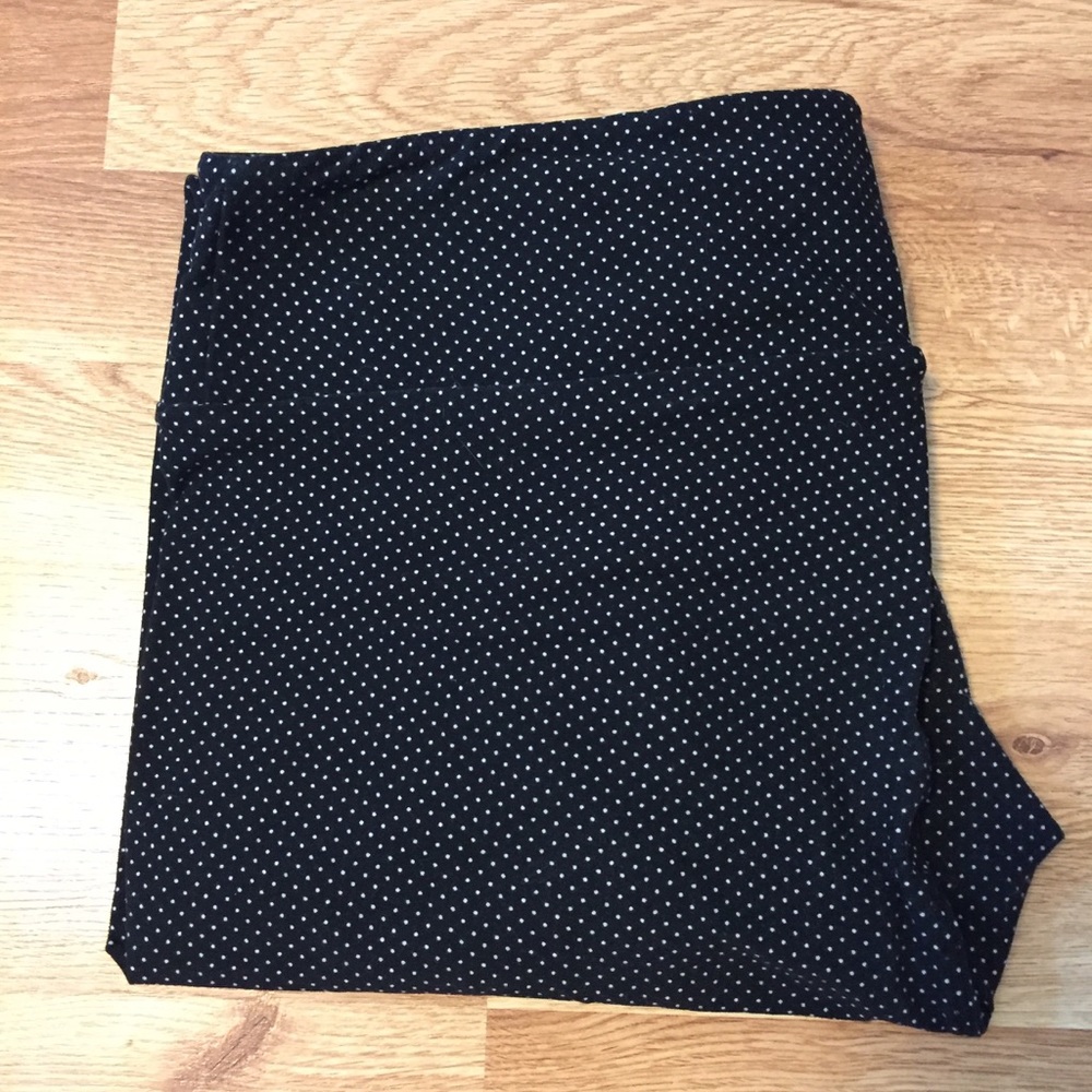 🦄UNICORN LULAROE! 🦄 Black with white polka dots