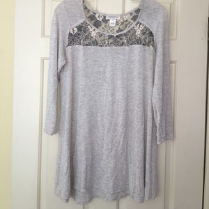 Motherhood Maternity Gray Top with Lace M